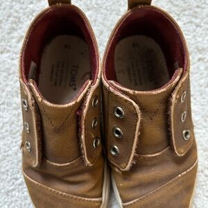 TOMS Kids Tan Brown Leather-Look Slip-On Sneakers with Red Lining